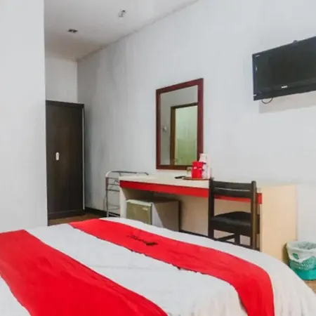 RedDoorz Plus At Megamendung Puncak Bogor-2